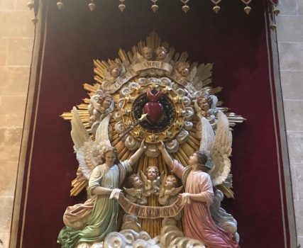 Restaurado el cuadrante angélico del Sagrado Corazón de Jesús